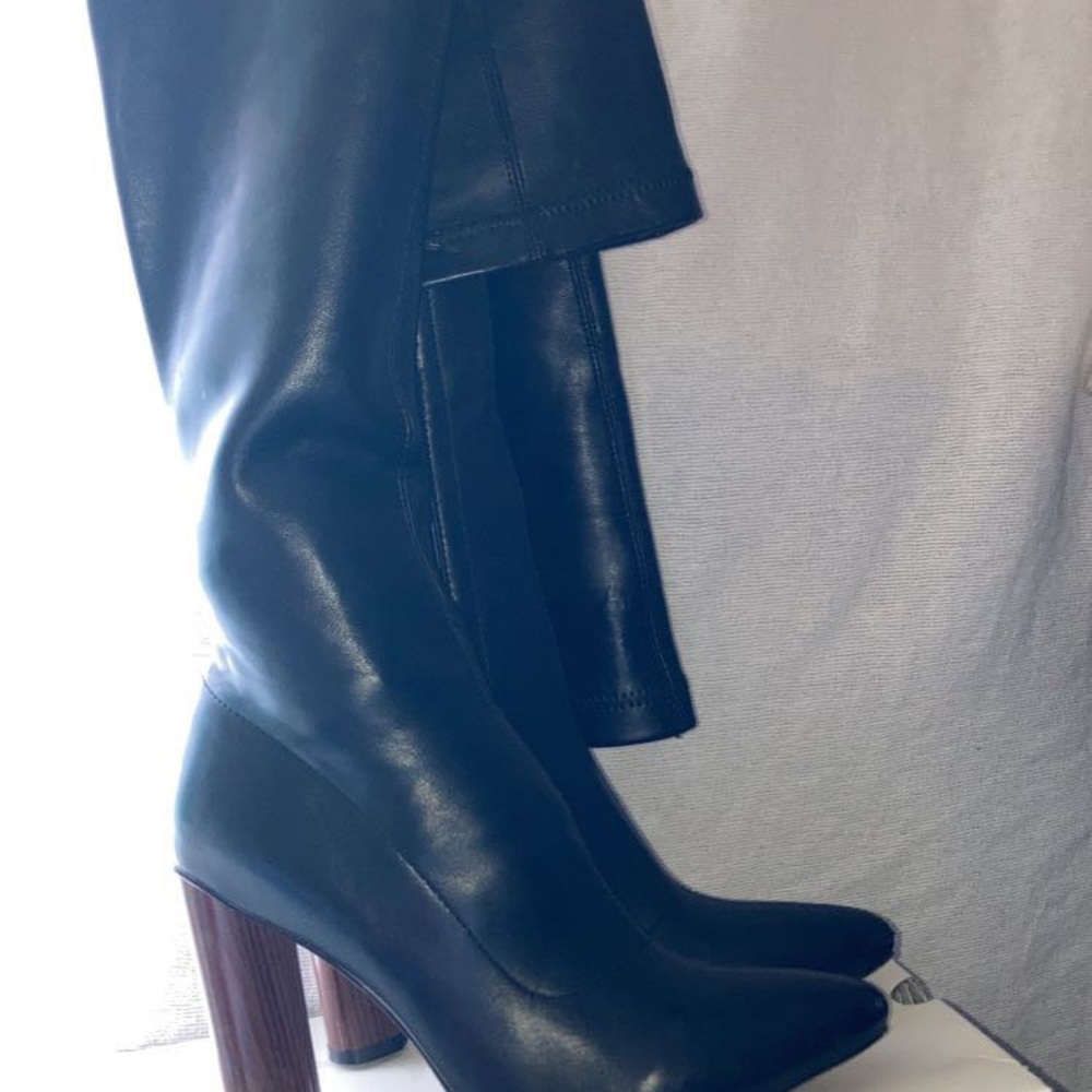 Love these boots they are so cute neat on me I never wore them but 3 times